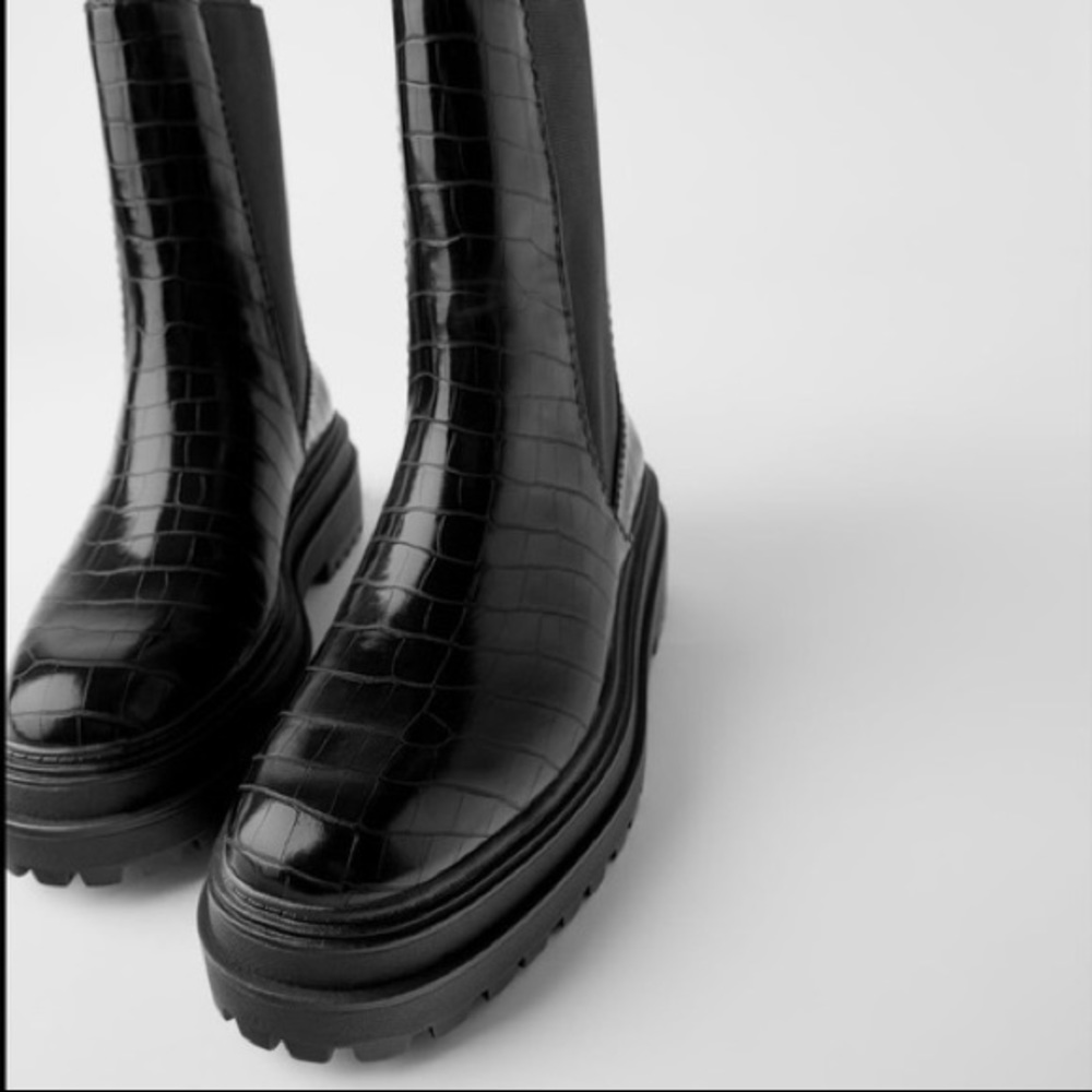 ZARA FLAT EMBOSSED ANIMAL PRINT ANKLE BOOTS BLACK